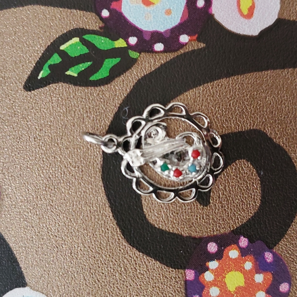 💚 Vintage paint charm